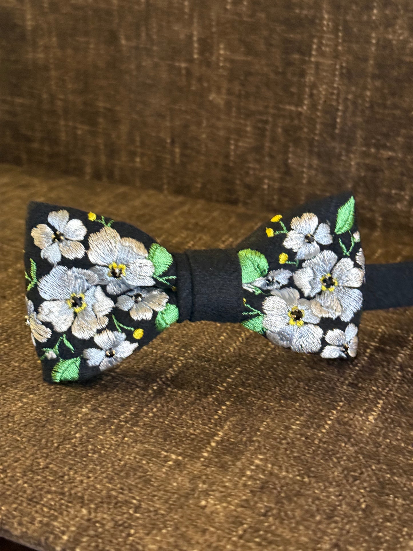 Éclat de Nuit- Wool Embroidered Bow Tie w/ Adjustable Strap