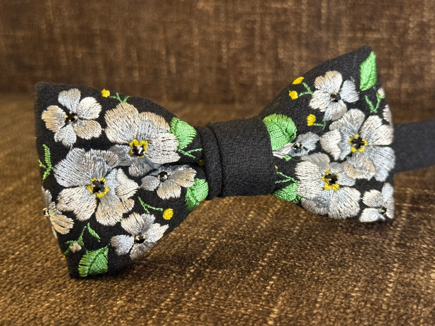 Éclat de Nuit- Wool Embroidered Bow Tie w/ Adjustable Strap